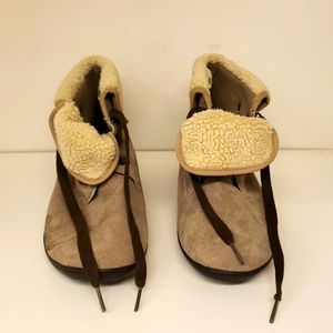 Cobbie Cuddlers Boots Leather Upper Shoe Faux Fur Gray Lace Up Womens Sz 9 1/2